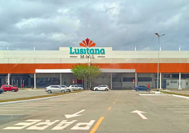 Fachada do Lusitana Mall, em São Luís, onde está localizada a nova sede do IPOG unidade de São Luís, simbolizando a nova fase da instituição no Maranhão.