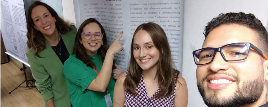 Autores e coautores durante apresentação de pesquisa sobre aplicativos de prevenção ao suicídio no IPOG.