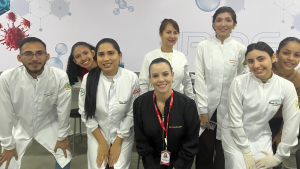 Alunos de Biomedicina do IPOG aprendem extração de DNA em aula prática de Biologia Molecular